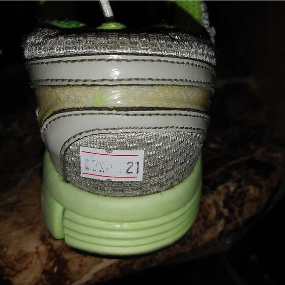Nike women's Dual Fusion running shoes sneaker silver size 8.5. 021 - Picture 12 of 12
